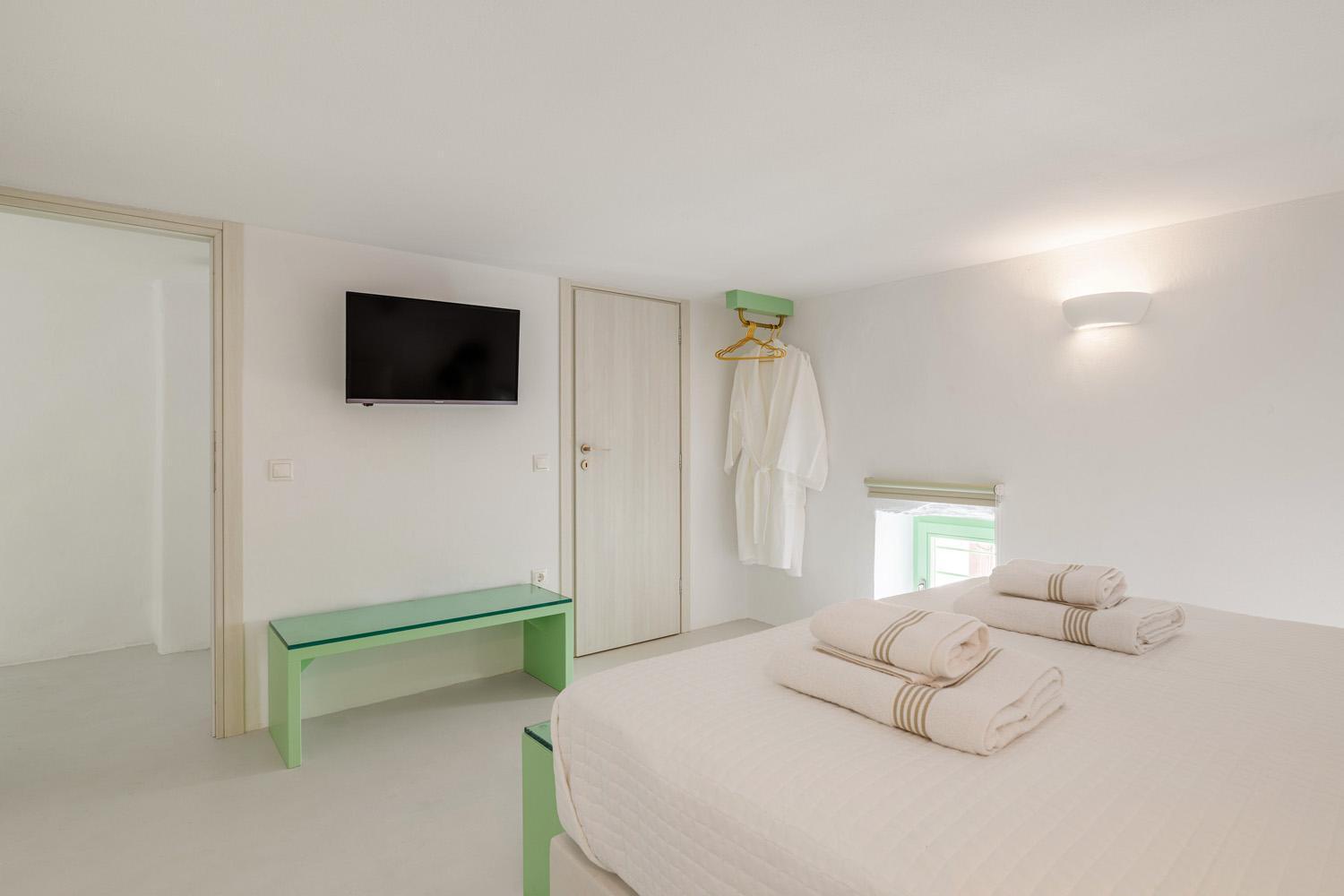 Demilia Luxury Suites Batsi Habitación foto