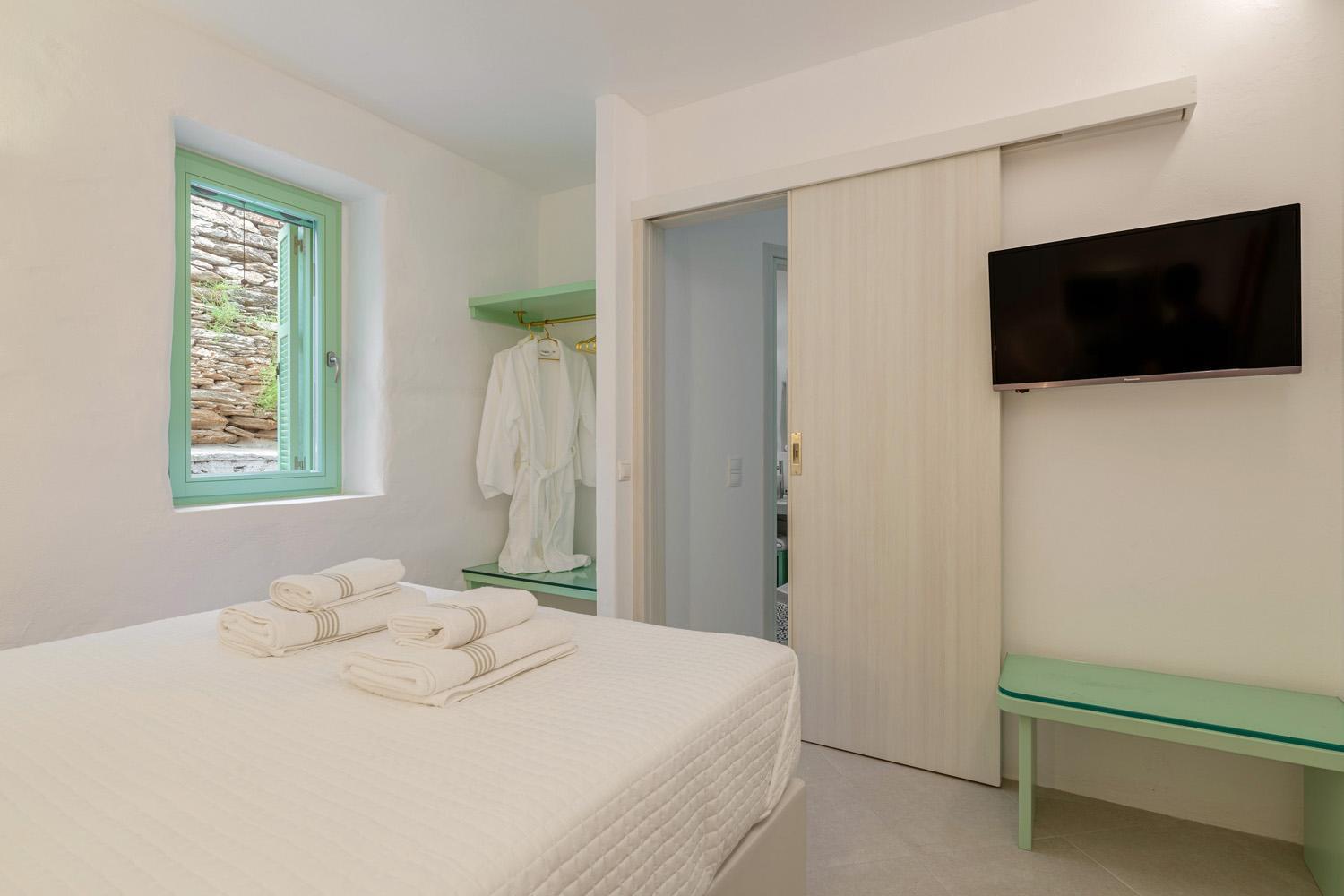 Demilia Luxury Suites Batsi Habitación foto